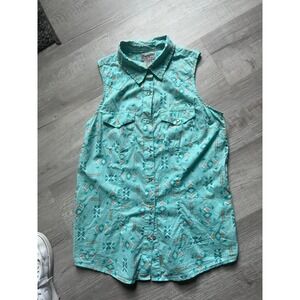 Women's small WRANGLER snap‎ button top geo print